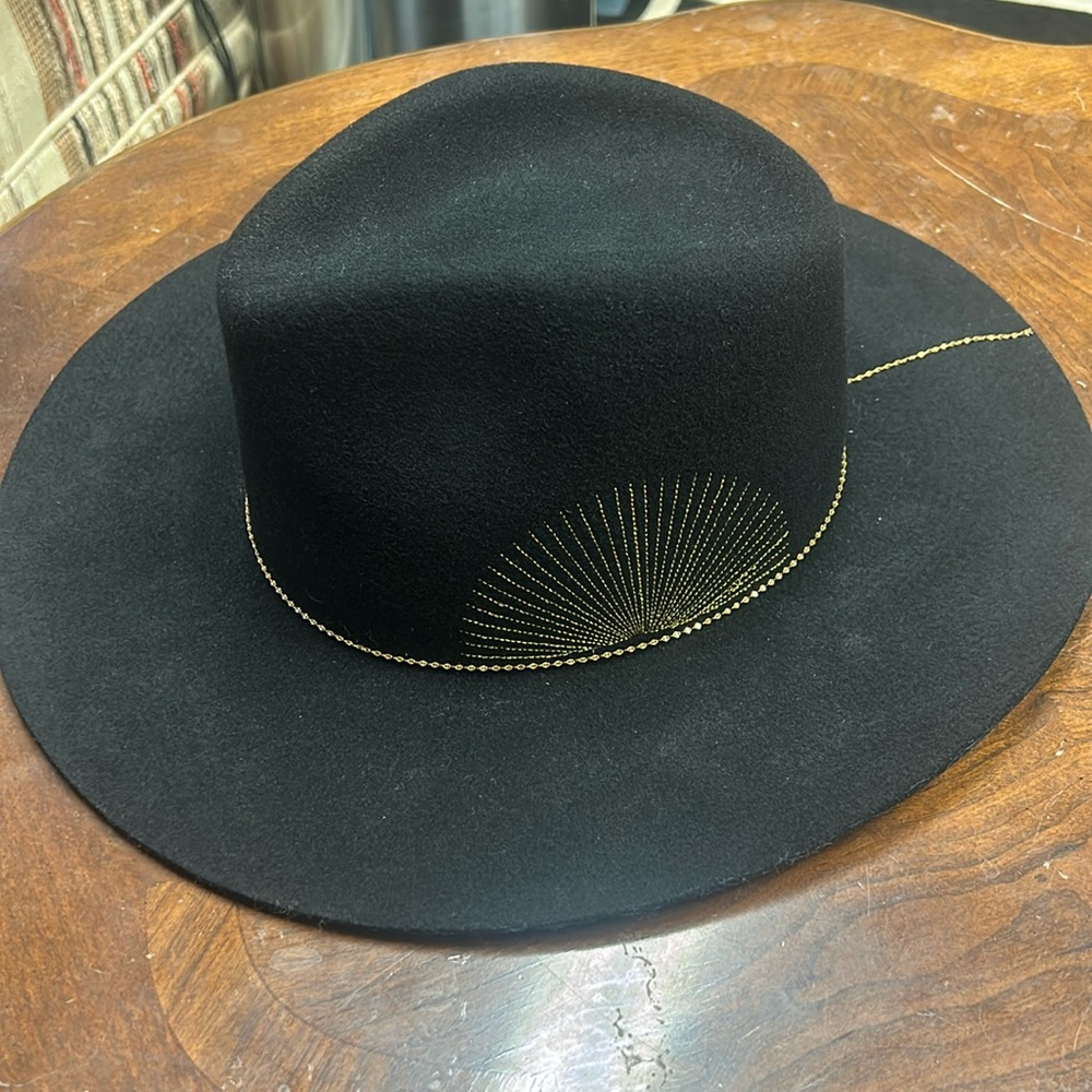 Gold chain decorated hat